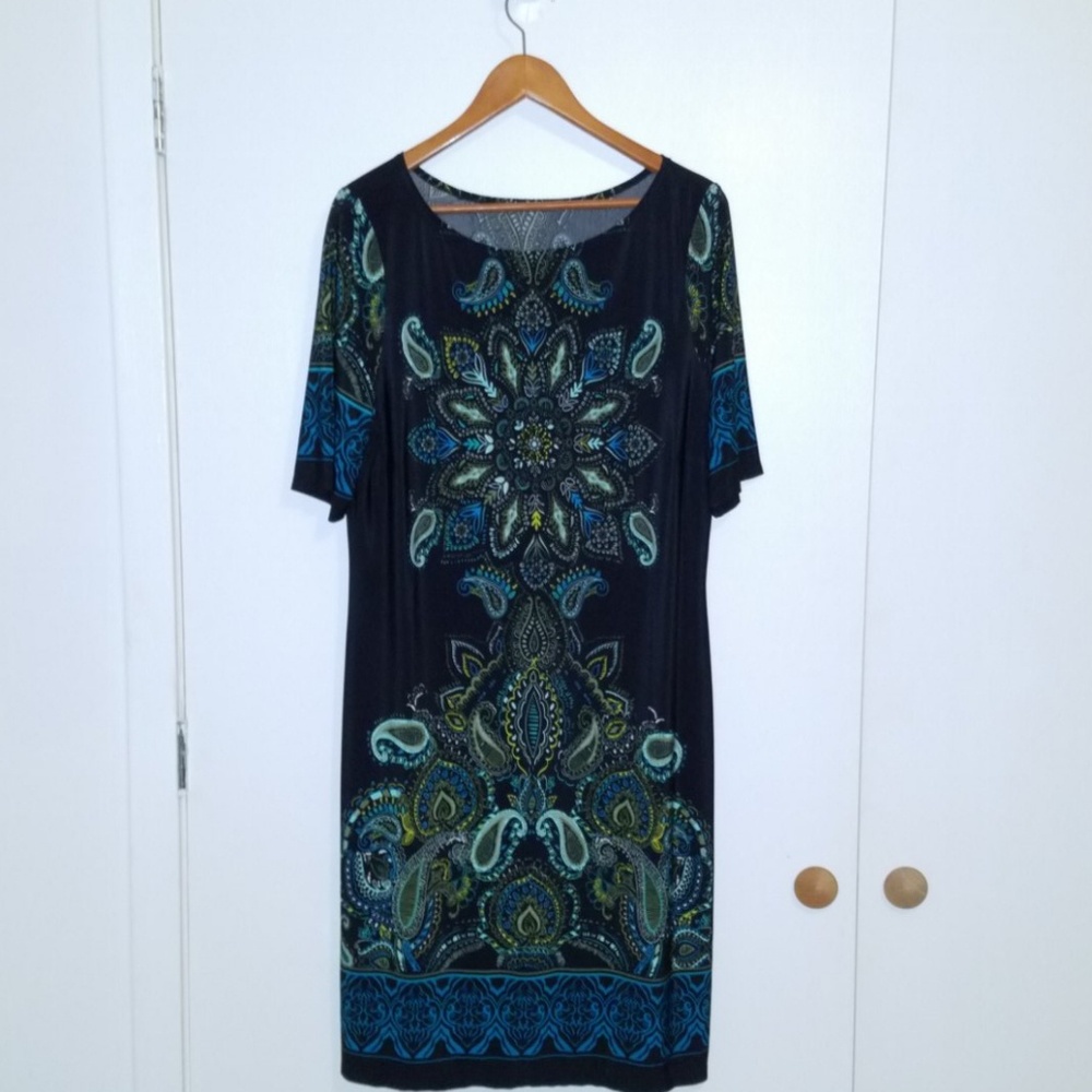 Gorgeous Dress with Stunning Detail and Colors